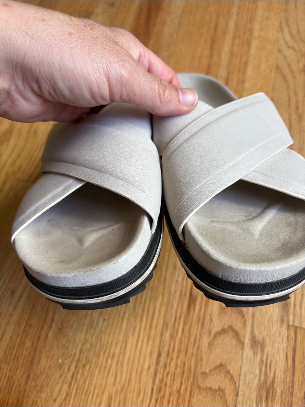 J/Slides size 8 Light Beige/gray Crisscross Slide Sandals - Picture 5 of 7